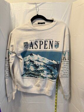 Social Scene Aspen Colorado Ski Club Sweatshirt XS Cream Apres Ski Graphic